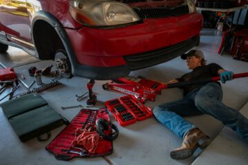 Keep It Lifting: How to Maintain Your Hydraulic Floor Jack
