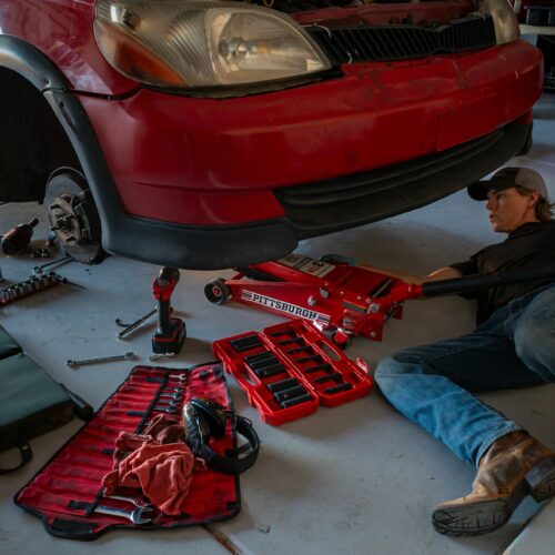 Keep It Lifting: How to Maintain Your Hydraulic Floor Jack